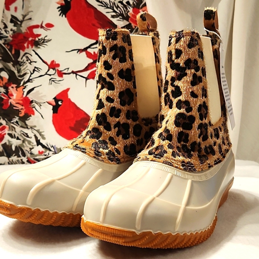 MAX MUXUM WOMANS NEW ASSORTED SIZES LEOPARD & BEIGE DUCK BOOTS. FINAL PRICE - Picture 3 of 9